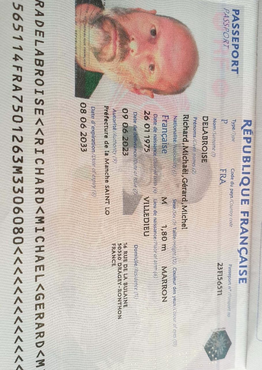 Aperçu de PASSEPORT PERE ARMANCE.pdf